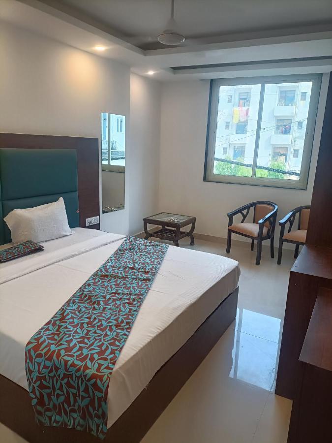 Hotel Tark Inn Near Igi Airport 뉴델리 외부 사진