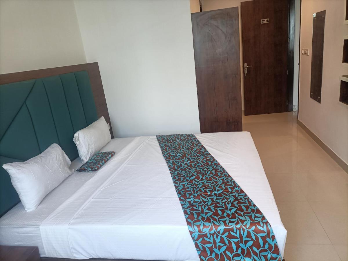 Hotel Tark Inn Near Igi Airport 뉴델리 외부 사진