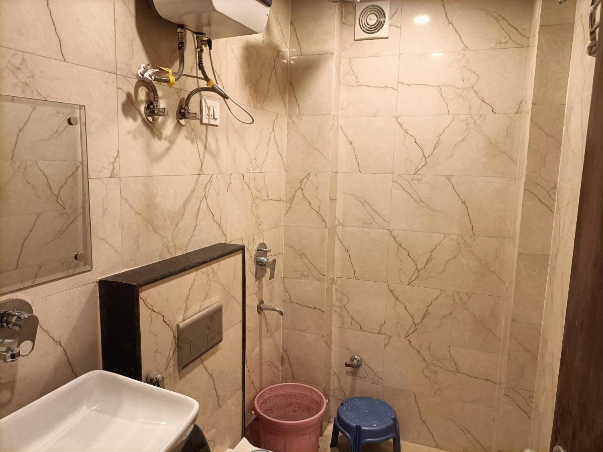 Hotel Tark Inn Near Igi Airport 뉴델리 외부 사진