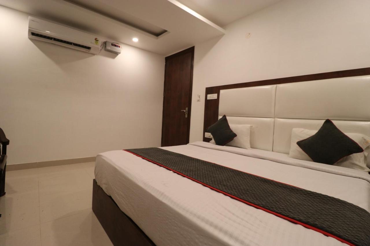 Hotel Tark Inn Near Igi Airport 뉴델리 외부 사진